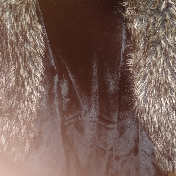 BLACK FRIDAY SALE NOV28/DEC5Beautiful Sherling coat with fur - Picture 5 of 8